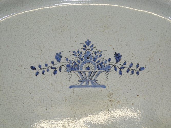 -JOLI GRAND PLAT CUL NOIR XVIII/XIXe FORGES LES EAUX ROUEN COLLECTION DECO    D