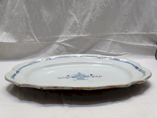 -JOLI GRAND PLAT CUL NOIR XVIII/XIXe FORGES LES EAUX ROUEN COLLECTION DECO    D