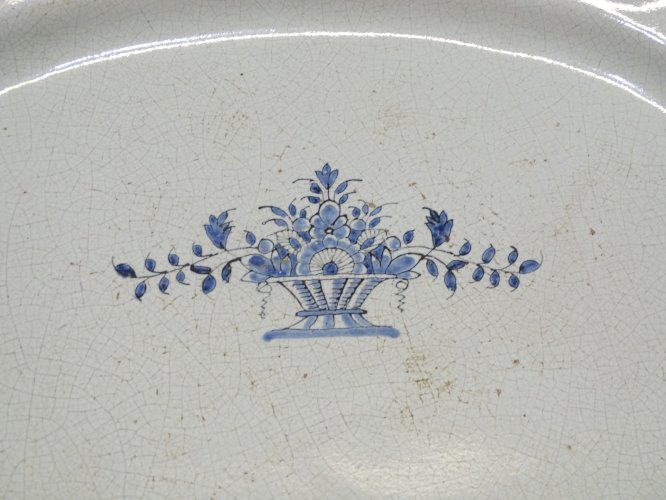 -JOLI GRAND PLAT CUL NOIR XVIII/XIXe FORGES LES EAUX ROUEN COLLECTION DECO    D
