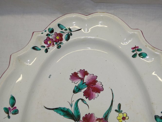-JOLI GRAND PLAT FAÏENCE de l'EST XVIIIe à décor de FLEURS  COLLECTION DECO    D