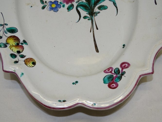 -JOLI GRAND PLAT FAÏENCE de l'EST XVIIIe à décor de FLEURS  COLLECTION DECO    D