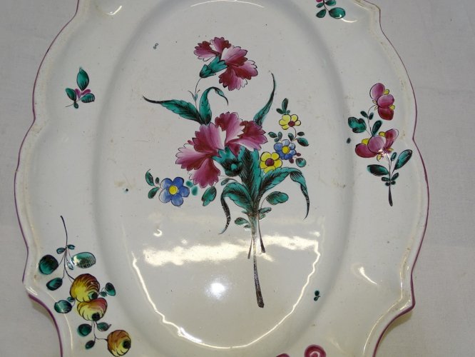 -JOLI GRAND PLAT FAÏENCE de l'EST XVIIIe à décor de FLEURS  COLLECTION DECO    D