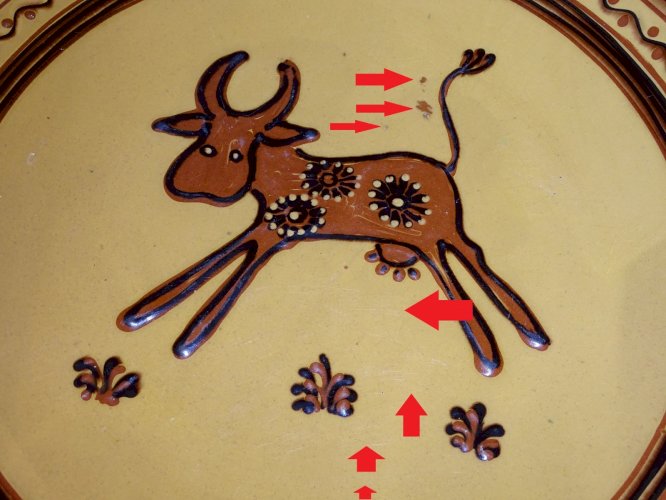 -JOLI GRAND PLAT ROND TERRE CUITE EMAILLE ALSACIEN?? UNE VACHE AU CENTRE    D