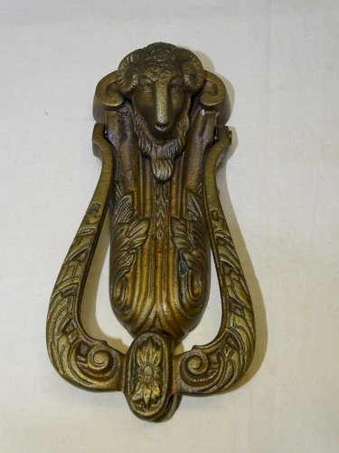 -JOLI HEURTOIR de PORTE D'ENTREE MARTEAU DE PORTE TETE DE BELIER FONTE DE FER  D