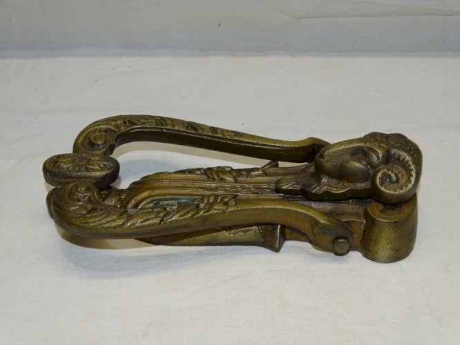 -JOLI HEURTOIR de PORTE D'ENTREE MARTEAU DE PORTE TETE DE BELIER FONTE DE FER  D