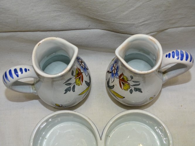 -JOLI HUILIER/VINAIGRIER ANCIEN CERAMIQUE FLEURIE NON SIGNE COLLECTION déco    D