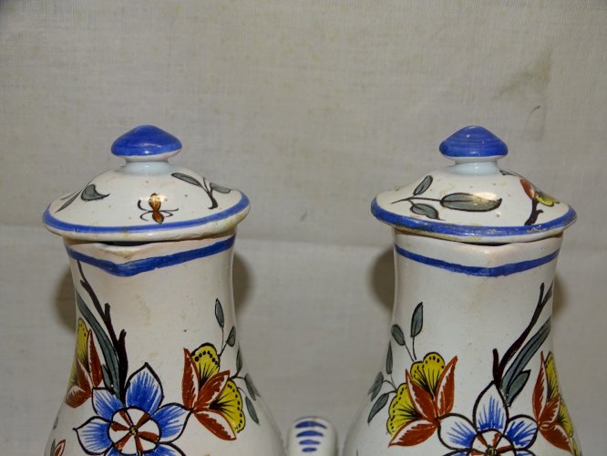 -JOLI HUILIER/VINAIGRIER ANCIEN CERAMIQUE FLEURIE NON SIGNE COLLECTION déco    D