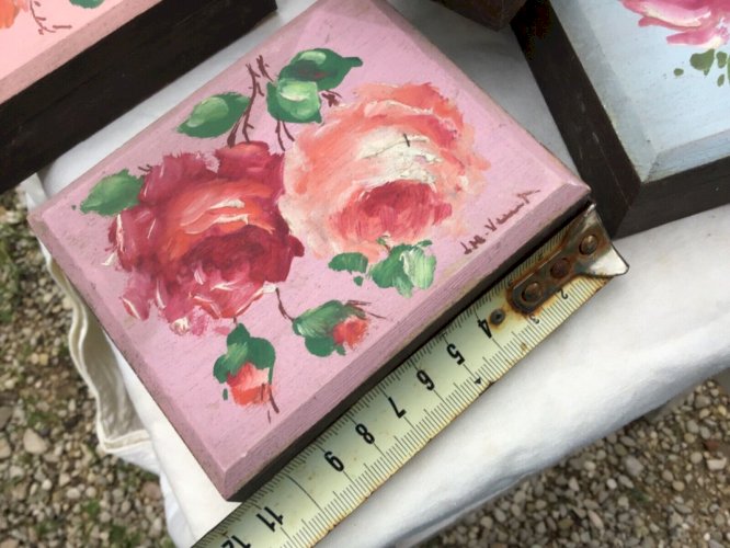 Joli lot de 5 petite boîte en bois,décor de fleurs peintes fin19éme, signées