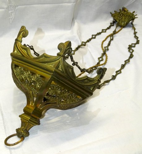 -JOLI LUSTRE de CHAPELLE SUSPENSION GOTHIQUE XIXe BRONZE PETITE EGLISE JESUS  D