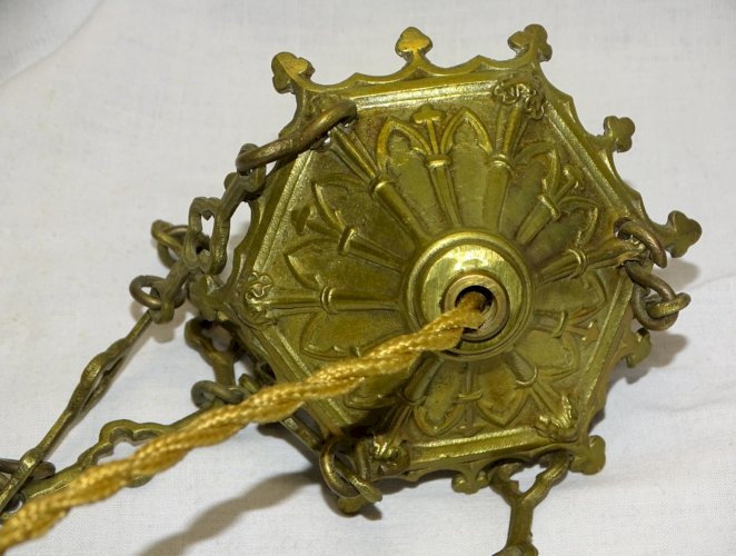 -JOLI LUSTRE de CHAPELLE SUSPENSION GOTHIQUE XIXe BRONZE PETITE EGLISE JESUS  D