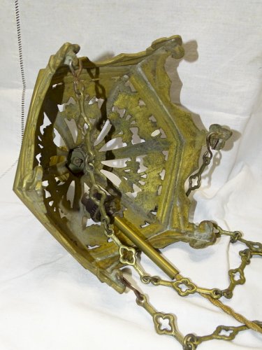 -JOLI LUSTRE de CHAPELLE SUSPENSION GOTHIQUE XIXe BRONZE PETITE EGLISE JESUS  D