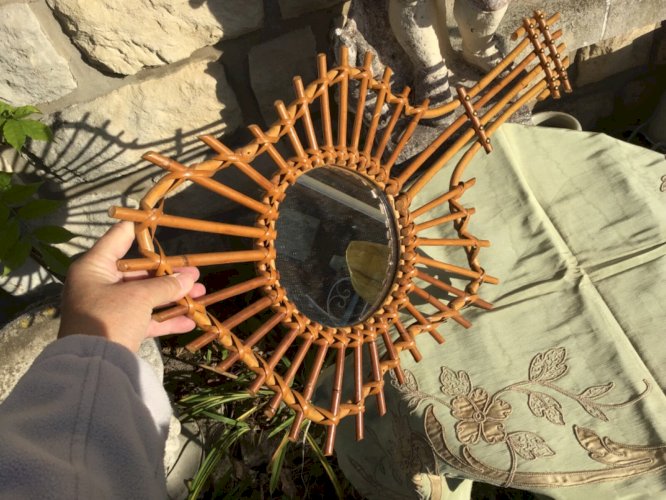 Joli miroir en rotin mural forme guitare  vintage chaleureux