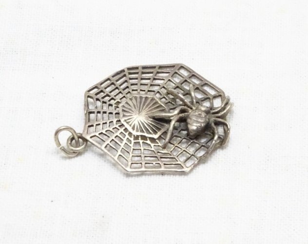 -JOLI PENDENTIF ARAIGNEE ARGENT 925e BIJOU ANCIEN  COLLECTION VITRINE   D
