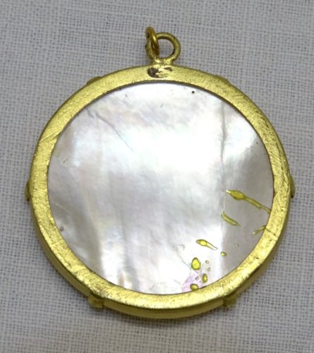-JOLI PENDENTIF NACRE ROND XIXe bijou ancien PANIER EMAILLE AU CENTRE VITRINE  D