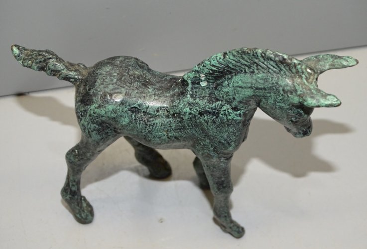 -JOLI PETIT CHEVAL BRONZE avec PATINE VERTE COLLECTION VITRINE DECO   D