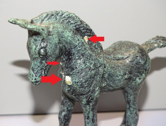 -JOLI PETIT CHEVAL BRONZE avec PATINE VERTE COLLECTION VITRINE DECO   D