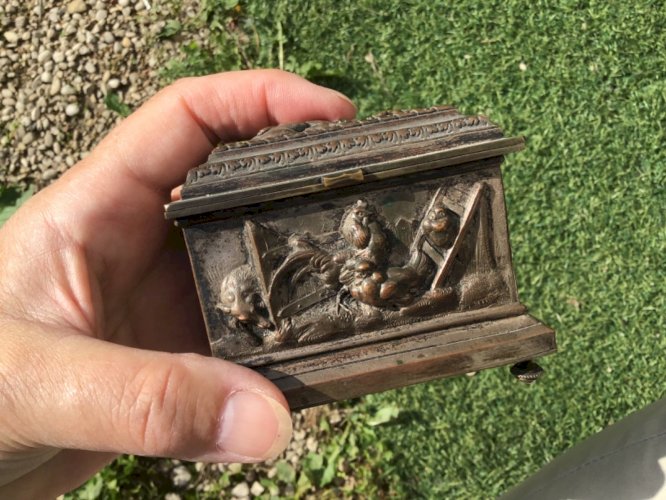 Joli Petit coffret à bijoux boîte métal argenté décor animaux Napoléon III XIXè