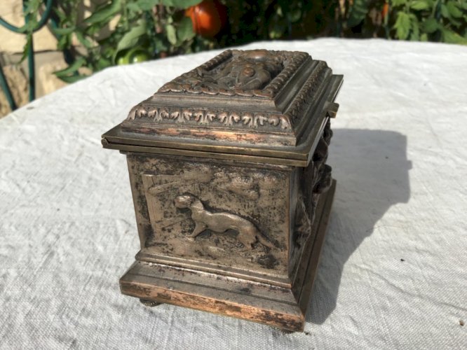 Joli Petit coffret à bijoux boîte métal argenté décor animaux Napoléon III XIXè
