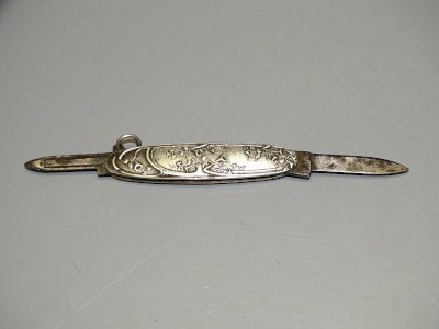 -JOLI PETIT COUTEAU de POCHE de SAC PLAQUETTES ARGENT ART NOUVEAU COLLECTION   D