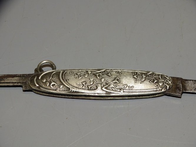-JOLI PETIT COUTEAU de POCHE de SAC PLAQUETTES ARGENT ART NOUVEAU COLLECTION   D