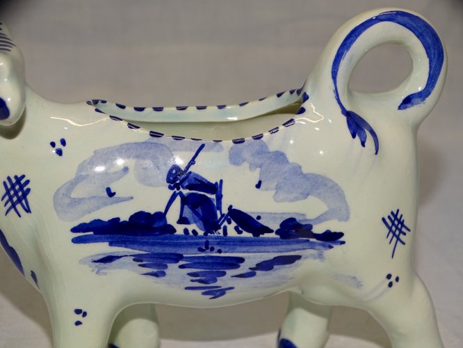 -JOLI PETIT CREMIER FORME VACHE BLEU de DELFT HOLLANDE COLLECTION VITRINE    D