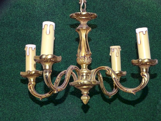 -JOLI PETIT LUSTRE EN BRONZE XXe  4feux fausses bougies carton collection déco D