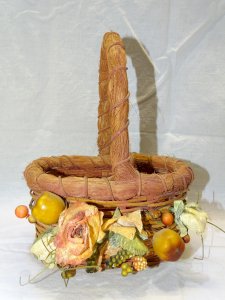 NICE LITTLE DECORATIVE WOVEN BASKET WITH FRUITS AND FLOWERS IN FRONT OF DECOR D