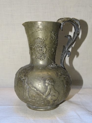 - JOLI PETIT PICHET POT A LAIT VASE en ETAIN PUR Signé C PERRON JUS  GRENIER   D