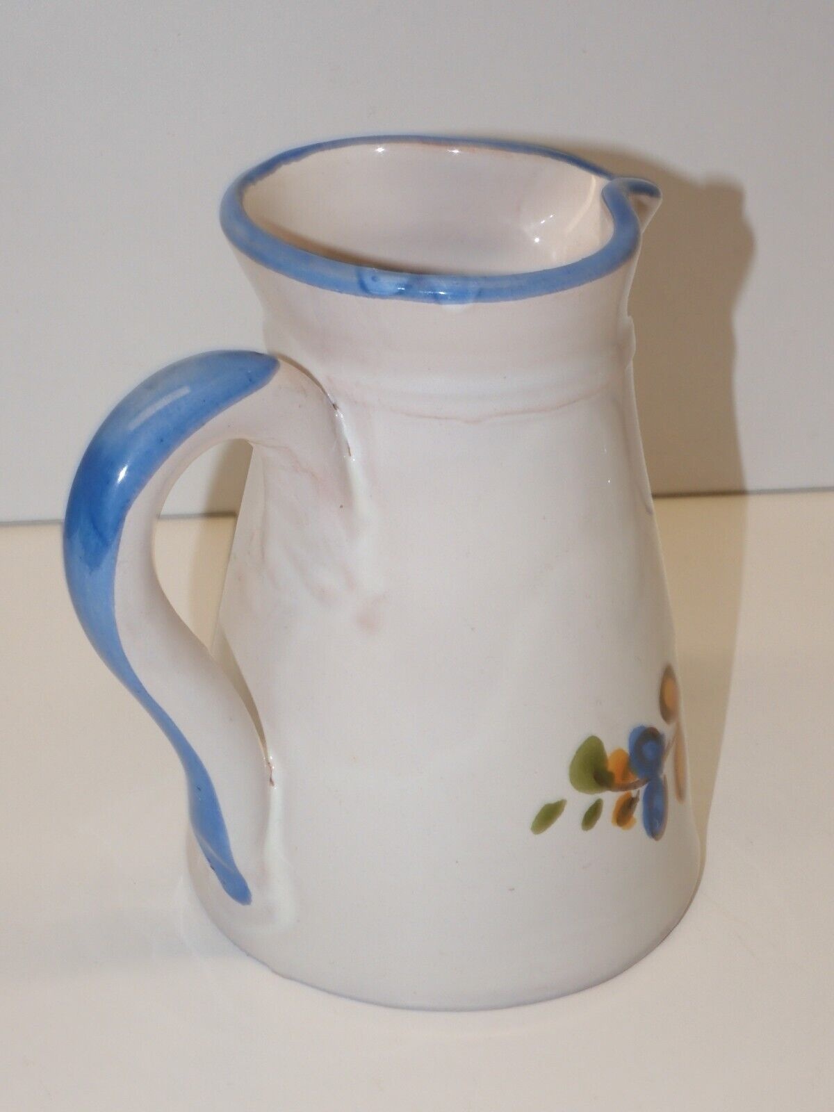 élégant pot a lait décor floral sur pied shabby chic verre moulé
