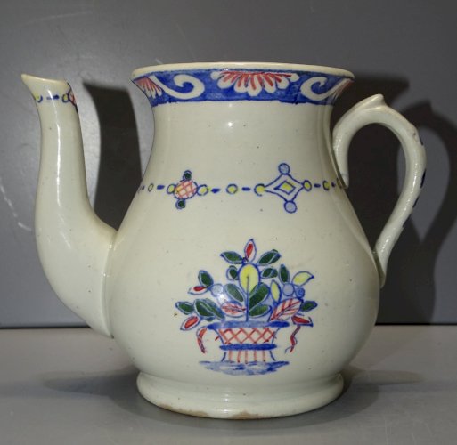 -JOLI PETIT POT VERSEUSE PORCELAINE RECONSTITUTION VIEUX LILLE L DAMON  D