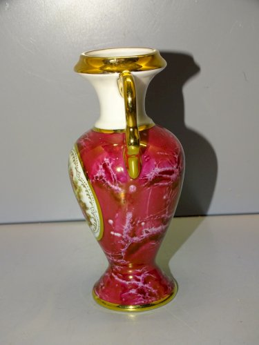 -JOLI PETIT VASE PORCELAINE DE LIMOGES ROUGE Marbré CARTOUCHE MARQUIS MARQUISE D