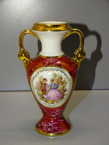 -JOLI PETIT VASE PORCELAINE DE LIMOGES ROUGE Marbré CARTOUCHE MARQUIS MARQUISE D