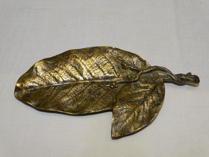 -JOLI PETIT VIDE POCHE  2 FEUILLES EN BRONZE DECO COLLECTION VITRINE    D