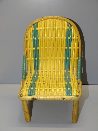 -JOLI PETITE CHAISE de POUPEE de VITRINE en OSIER VINTAGE COLLECTION JOUET   D