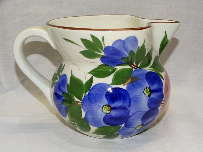-JOLI PICHET CERAMIQUE VINTAGE ITALY CALVANI GROSSES FLEURS colorées  Déco XXe D