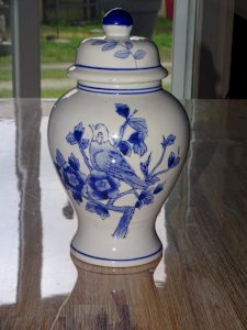 -JOLI POT COUVERT CERAMIQUE BLANC/BLEU XXe à décor d'oiseau bleu collection   D