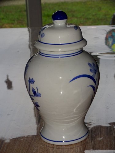 -JOLI POT COUVERT CERAMIQUE BLANC/BLEU XXe à décor d'oiseau bleu collection   D