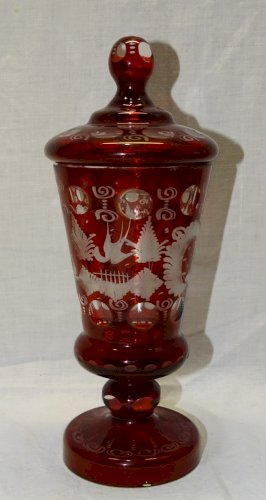 -JOLI POT COUVERT CRISTAL DE BOHEME ROUGE COLLECTION POT A BONBONS VITRINE    D