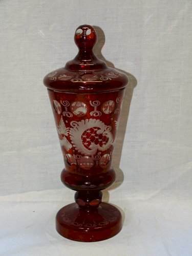 -JOLI POT COUVERT CRISTAL DE BOHEME ROUGE COLLECTION POT A BONBONS VITRINE    D