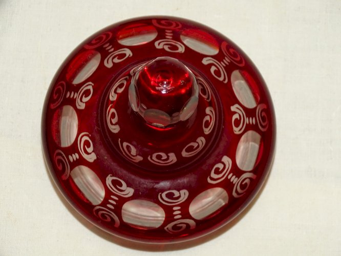 -JOLI POT COUVERT CRISTAL DE BOHEME ROUGE COLLECTION POT A BONBONS VITRINE    D