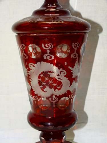 -JOLI POT COUVERT CRISTAL DE BOHEME ROUGE COLLECTION POT A BONBONS VITRINE    D