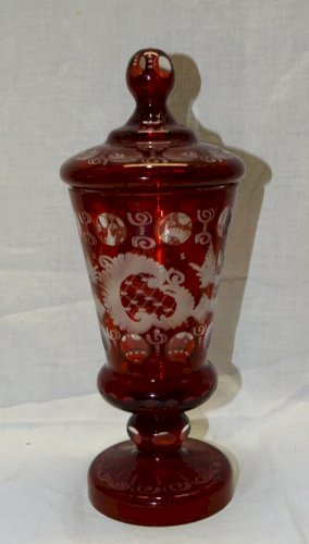 -JOLI POT COUVERT CRISTAL DE BOHEME ROUGE COLLECTION POT A BONBONS VITRINE    D