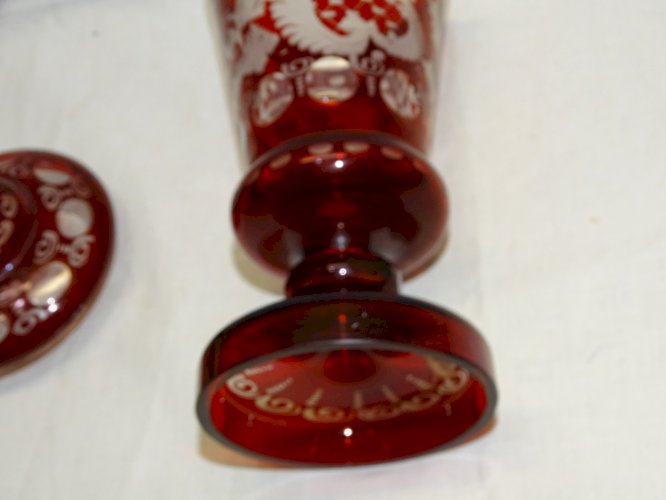 -JOLI POT COUVERT CRISTAL DE BOHEME ROUGE COLLECTION POT A BONBONS VITRINE    D