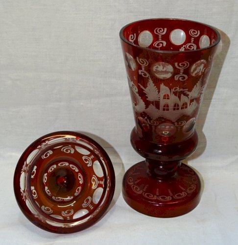 -JOLI POT COUVERT CRISTAL DE BOHEME ROUGE COLLECTION POT A BONBONS VITRINE    D