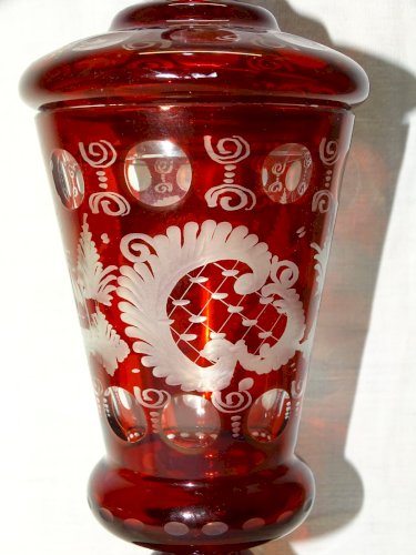 -JOLI POT COUVERT CRISTAL DE BOHEME ROUGE COLLECTION POT A BONBONS VITRINE    D