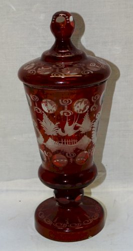 -JOLI POT COUVERT CRISTAL DE BOHEME ROUGE COLLECTION POT A BONBONS VITRINE    D