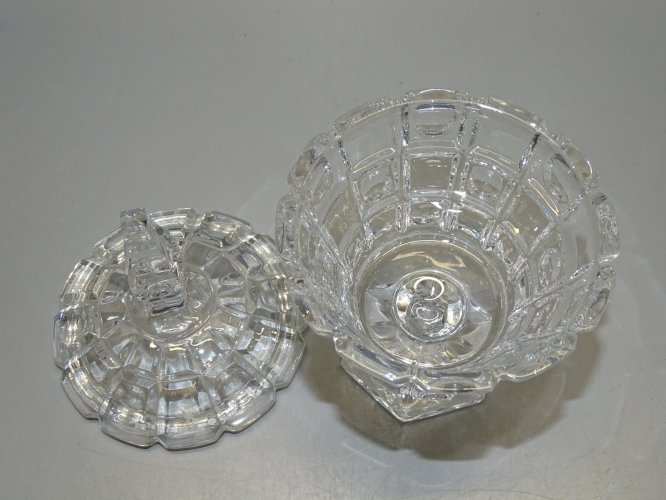 -JOLI POT COUVERT  CRISTAL Moulé sans marque XXe COLLECTION VITRINE déco  D