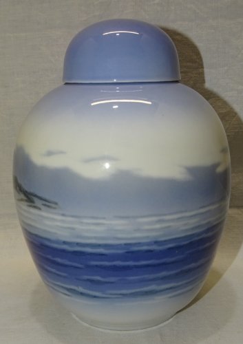 - JOLI POT COUVERT URNE PORCELAINE ROYAL COPENHAGEN à décor de VOILIER   D