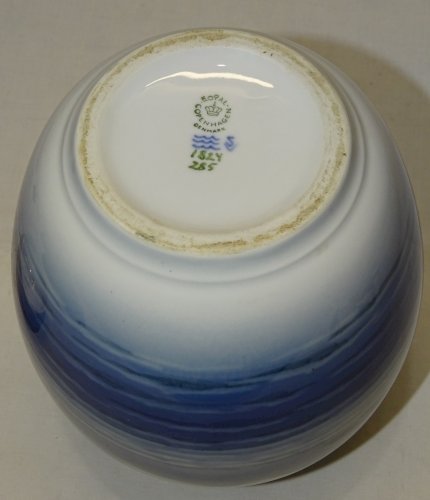 - JOLI POT COUVERT URNE PORCELAINE ROYAL COPENHAGEN à décor de VOILIER   D