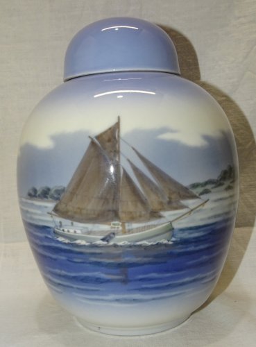 - JOLI POT COUVERT URNE PORCELAINE ROYAL COPENHAGEN à décor de VOILIER   D